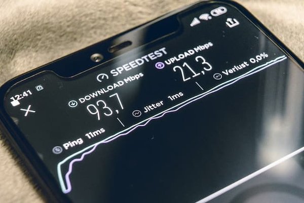 comment choisir le bon routeur 4G pour une connexion internet rapide en déplacement